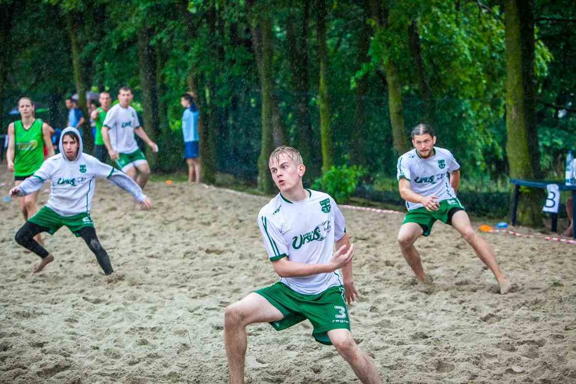 100